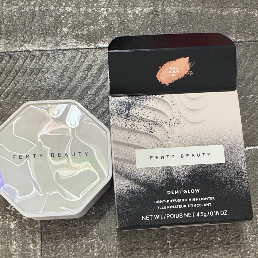Fenty Beauty Demi'Glow Highlighter - Tutu Much